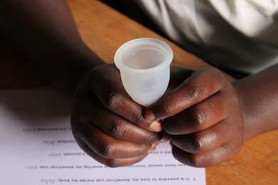 「月経カップ」が東アフリカで生きる女性たちの人生を変える